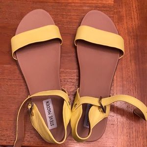 Yellow Steve Madden Sandal Flats size 10